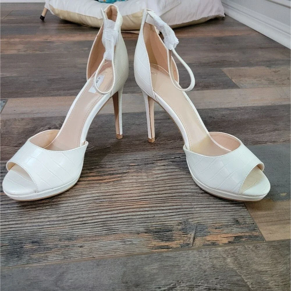 BRAND NEW white ankle Strap heel sz 8.5